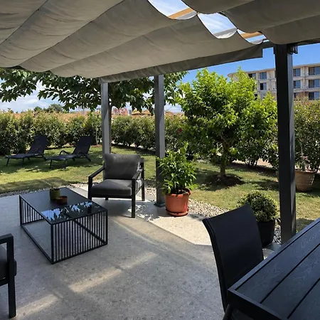 Capsula Luxury - Garden Lounge, Grill And Free Parking Lejlighed